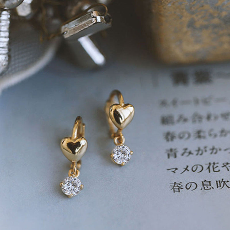 Fashionable retro heart-shaped stud earrings