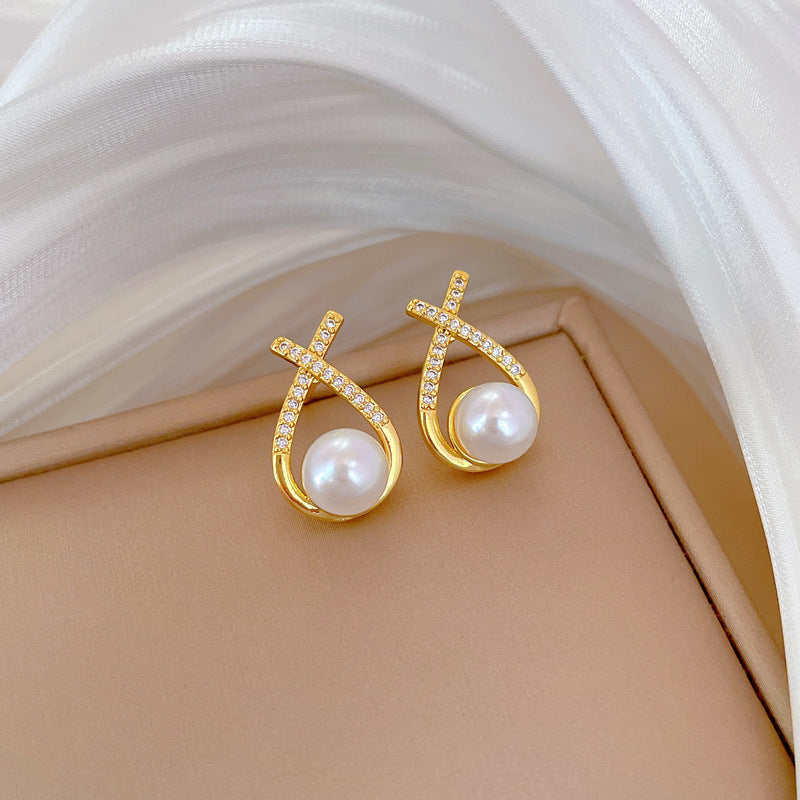 Elegant Pearl Necklace and Earrings Set