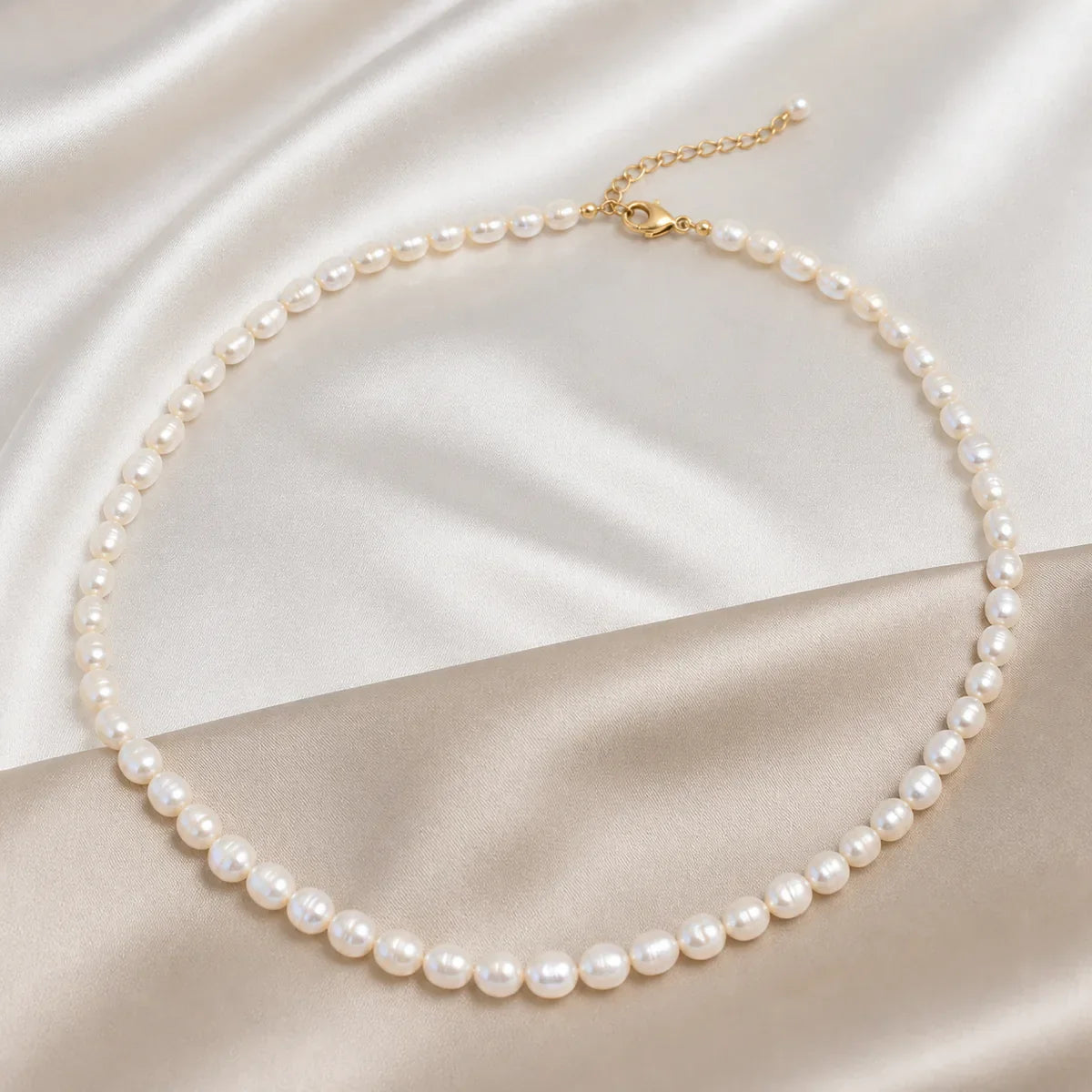 Natural freshwater pearl necklace